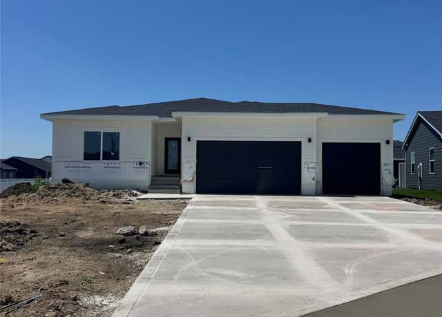 Property at 5208 150th St, Urbandale, IA 50323, 5 beds, 3 baths