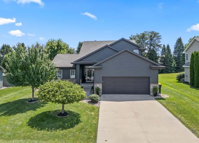 Property at 1660 SE Bell Dr, Waukee, IA 50263, 4 beds, 3.5 baths