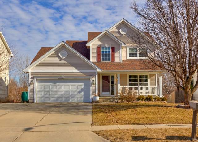 Property at 3835 122nd St, Urbandale, IA 50323, 4 beds, 3.5 baths