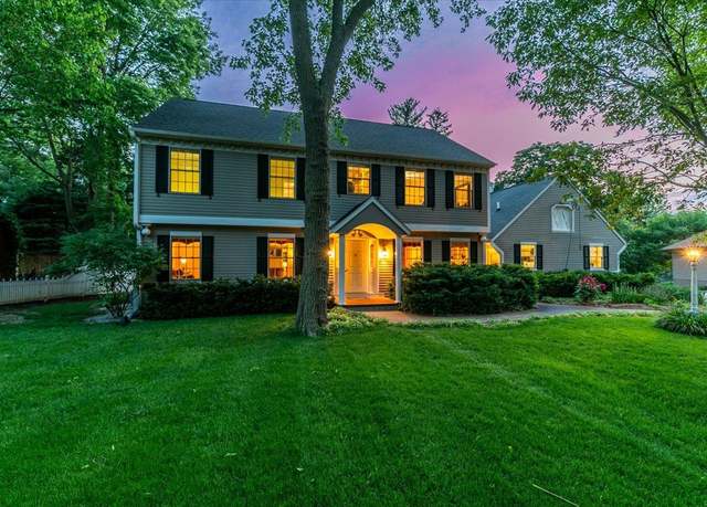 Property at 1311 W 2nd St, Pella, IA 50219, 4 beds, 3.5 baths