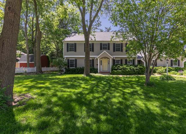 Property at 1311 W 2nd St, Pella, IA 50219, 4 beds, 3.5 baths