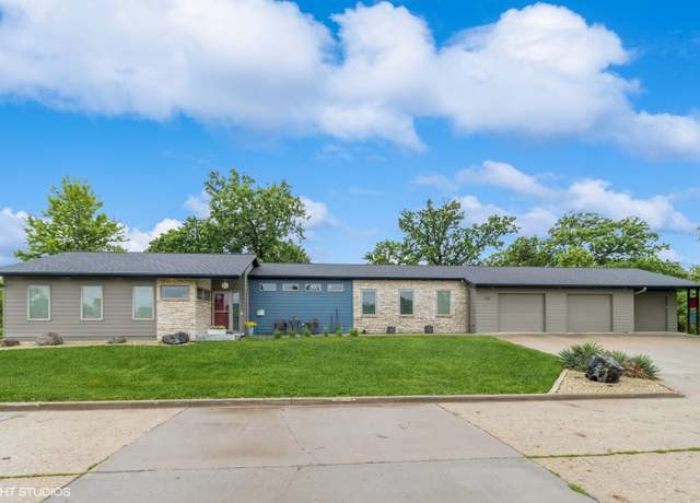 Property at 2100 Olive Ave, Des Moines, IA 50312, 2 beds, 2 baths