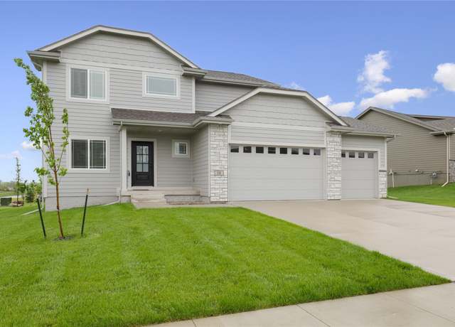 Property at 10 NW Valleyview Dr, Waukee, IA 50263, 4 beds, 2.5 baths
