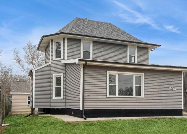 Property at 504 E Jackson Ave, Des Moines, IA 50315, 3 beds, 2 baths