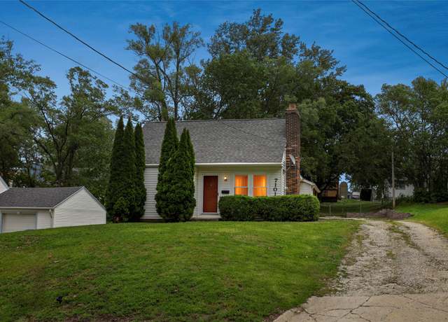 Property at 7101 SW 15th St, Des Moines, IA 50315, 2 beds, 1 bath