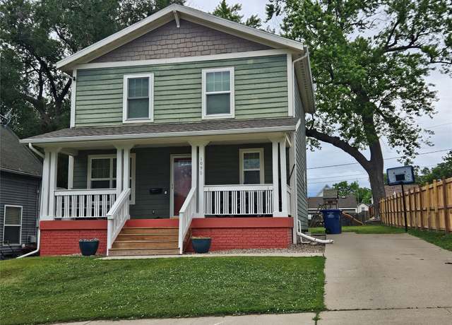 Property at 1096 Buchanan St, Des Moines, IA 50316, 4 beds, 2.5 baths