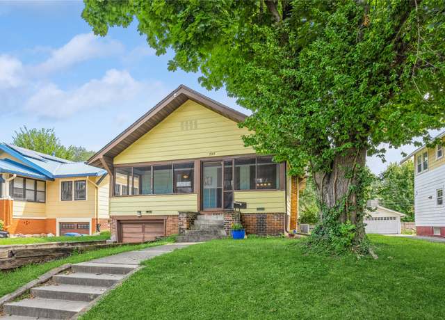 Property at 727 36th St, Des Moines, IA 50312, 2 beds, 1 bath