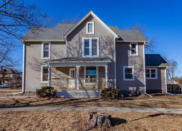 Property at 400 W Ashland Ave, Indianola, IA 50125, 5 beds, 2.5 baths