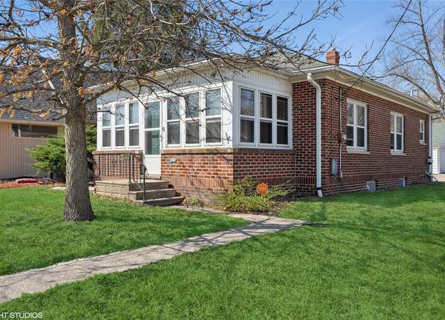 Property at 3948 12th St, Des Moines, IA 50313, 2 beds, 1 bath