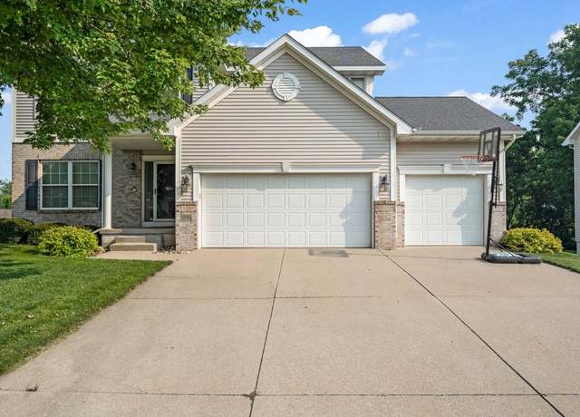 Property at 12319 Townsend Ave, Urbandale, IA 50323, 4 beds, 3.5 baths