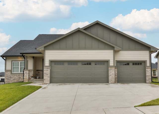 Property at 16404 Northpark Dr, Urbandale, IA 50323, 4 beds, 3 baths