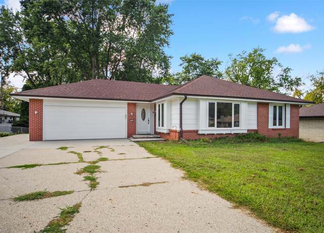 Property at 1006 22nd St, West Des Moines, IA 50265, 4 beds, 2.5 baths