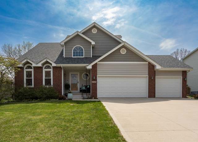 Property at 7508 Hickory Ln, Urbandale, IA 50322, 5 beds, 3.5 baths