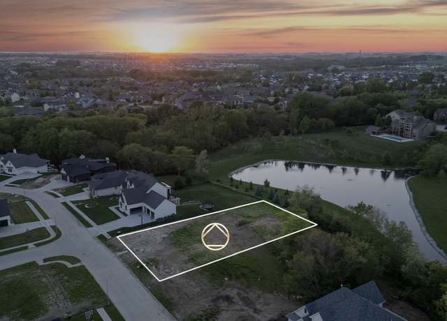 Property at 14627 Persimmon Dr, Urbandale, IA 50323