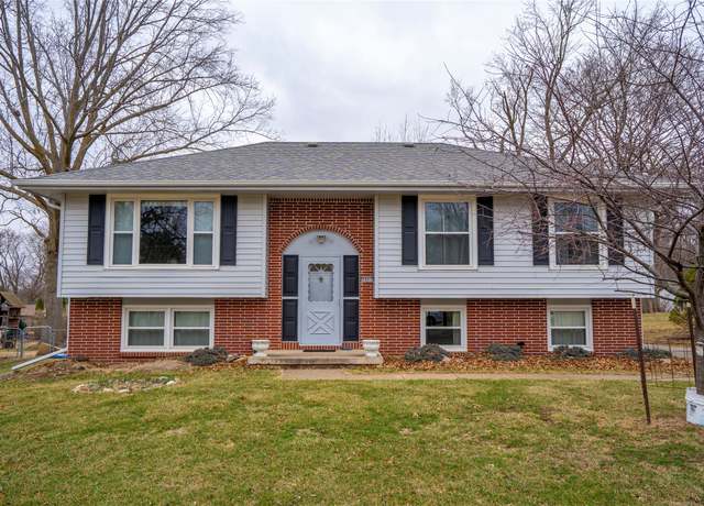 Property at 6801 Holcomb Ave, Urbandale, IA 50322, 5 beds, 2 baths