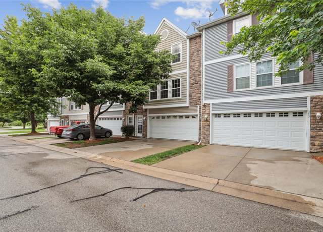 Property at 355 NE Sandalwood St, Waukee, IA 50263, 2 beds, 2 baths