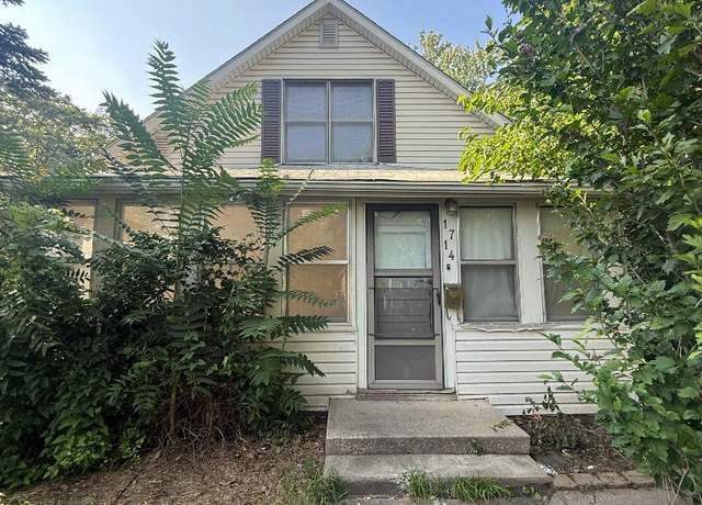 Property at 1714 E Walnut St, Des Moines, IA 50316, 3 beds, 2 baths