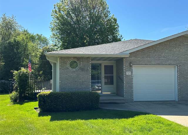 Property at 723 N 6th Avenue Cir, Winterset, IA 50273, 2 beds, 2.5 baths