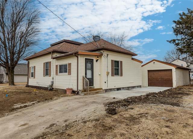 Property at 724 E 4th St S, Newton, IA 50208, 4 beds, 1 bath