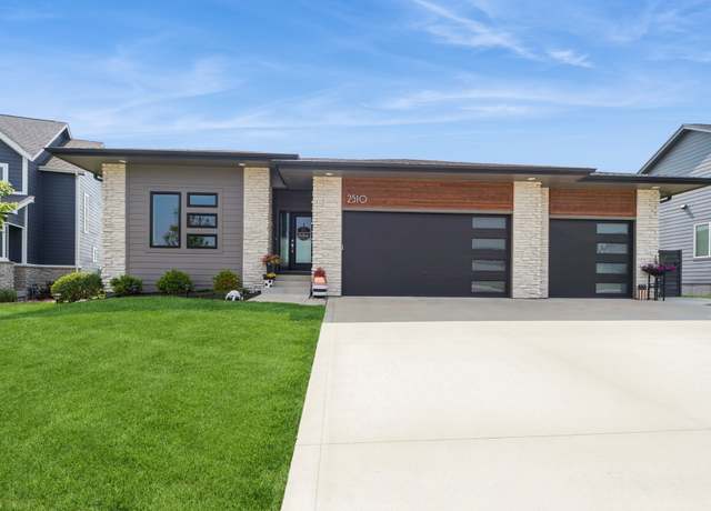 Property at 2510 NW Rockwood Ln, Grimes, IA 50111, 5 beds, 3 baths