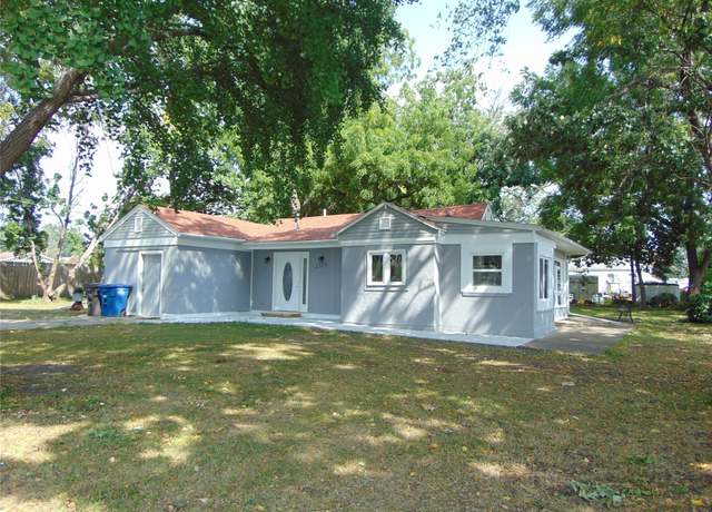 Property at 2319 E 38th St, Des Moines, IA 50317, 3 beds, 1 bath