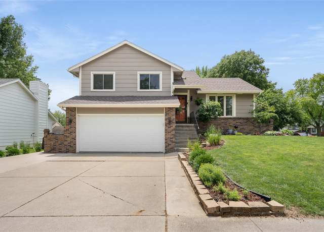 Property at 9640 Quail Run, Urbandale, IA 50322, 3 beds, 2.5 baths
