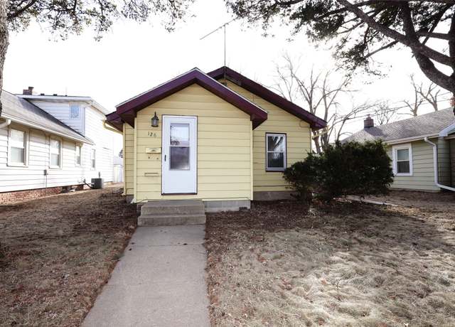 Property at 126 10th St, Boone, IA 50036, 3 beds, 1 bath