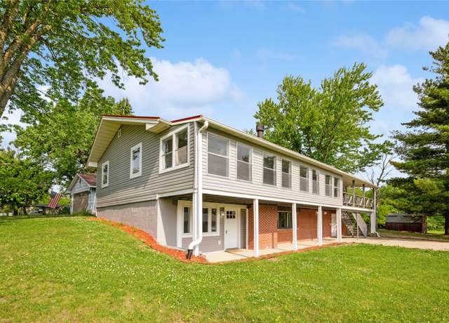 Property at 8423 Meadow Wood Dr, Dexter, IA 50070, 4 beds, 2 baths