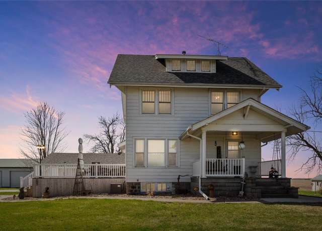 Property at 1142 Newbold St, Knoxville, IA 50138, 4 beds, 2 baths