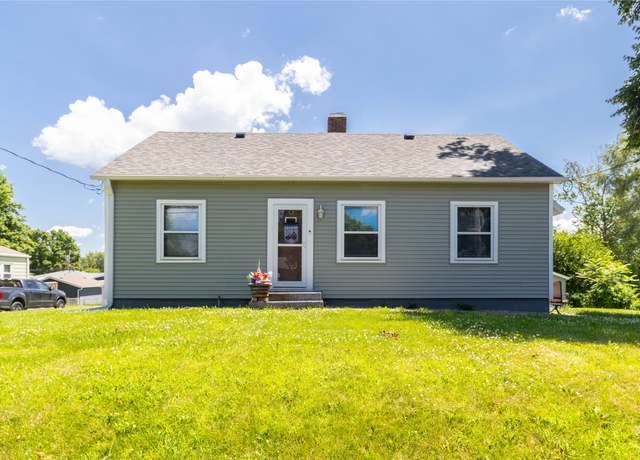 Property at 3851 E 25th St, Des Moines, IA 50317, 2 beds, 1.5 baths