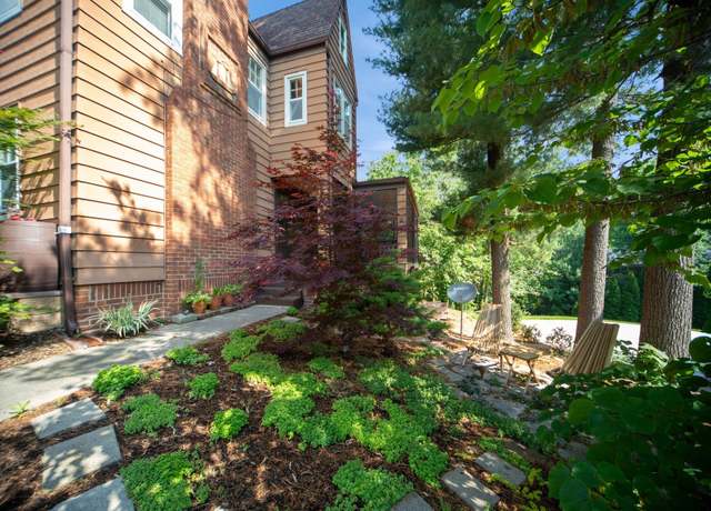 Property at 5701 Waterbury Cir, Des Moines, IA 50312, 4 beds, 1.5 baths
