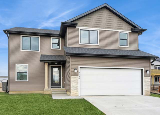 Property at 2130 26th Ave SW, Altoona, IA 50009, 4 beds, 2.5 baths