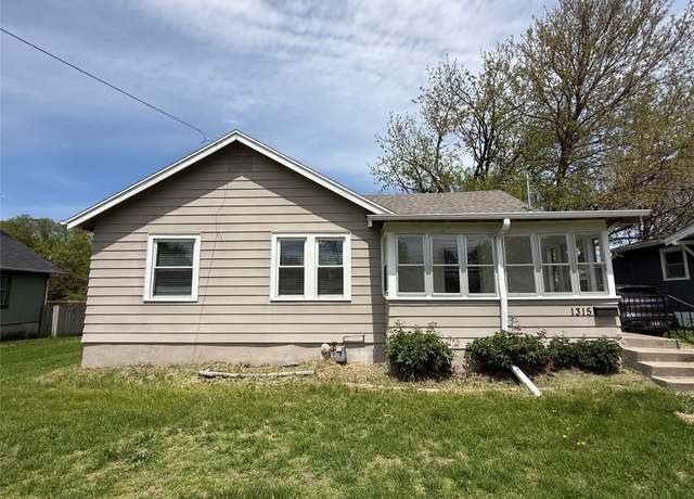 Property at 1315 Park Ave, Des Moines, IA 50315, 2 beds, 1 bath