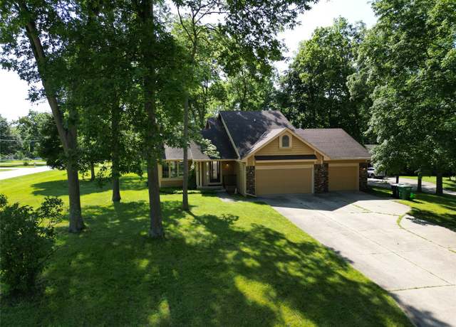 Property at 6020 NE 9th St, Des Moines, IA 50313, 4 beds, 2 baths