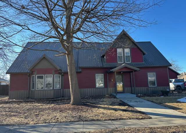 Property at 708 W Fremont St, Winterset, IA 50273, 4 beds, 2.5 baths