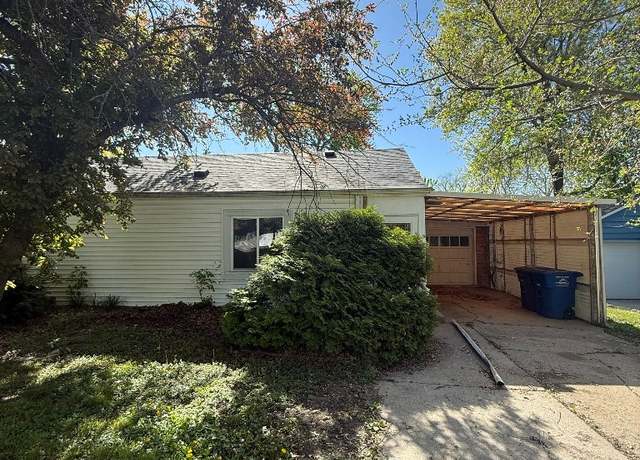 Property at 3912 53 St, Des Moines, IA 50310, 2 beds, 1 bath
