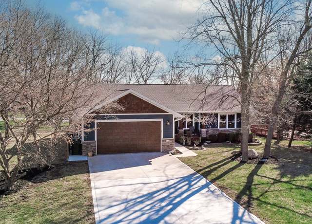 Property at 128 Holland Dr, Pella, IA 50219, 4 beds, 3 baths