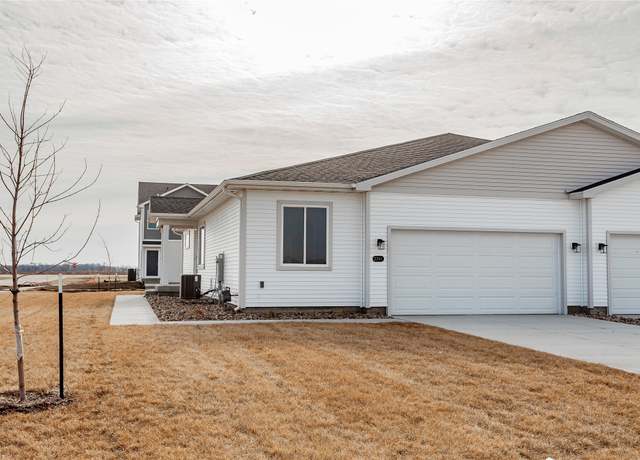 Property at 2741 13th St NE, Bondurant, IA 50035, 3 beds, 3 baths