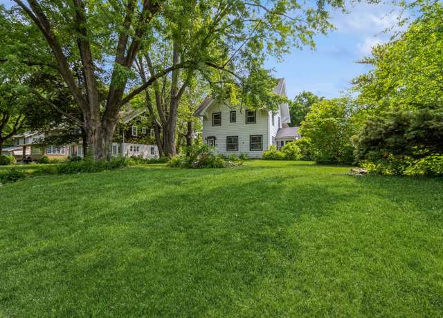 Property at 1919 E 9th St, Des Moines, IA 50316, 5 beds, 3.5 baths