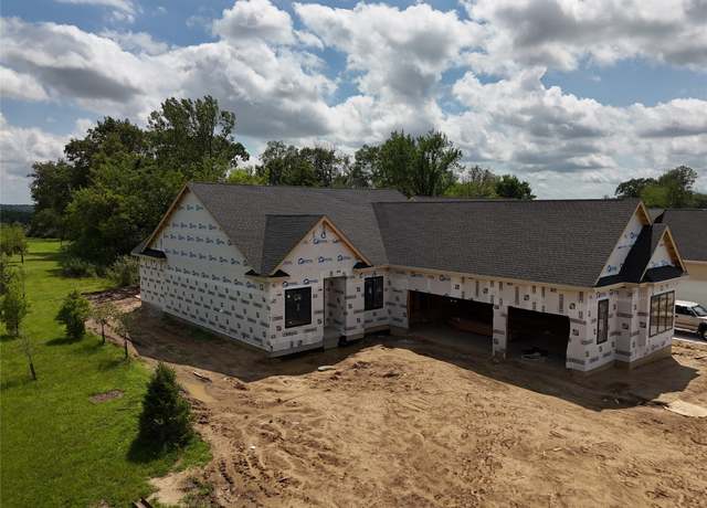 Property at 605 Pelican Dr, Polk City, IA 50226, 4 beds, 3.5 baths