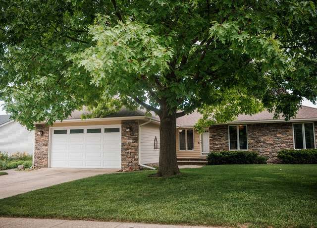 Property at 1113 SE Wanda Dr, Ankeny, IA 50021, 4 beds, 3.5 baths