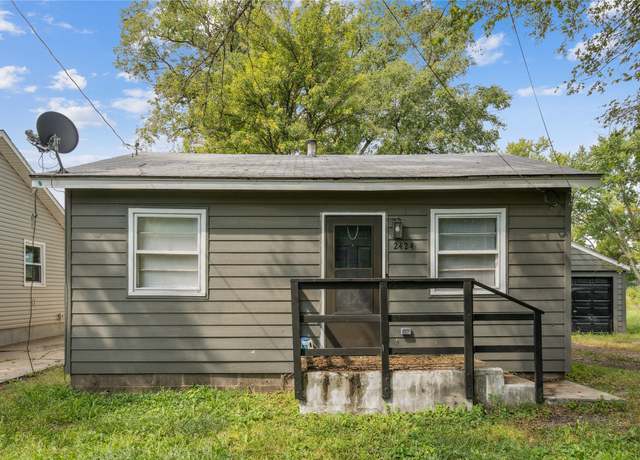 Property at 2424 E 37th St, Des Moines, IA 50317, 2 beds, 1 bath