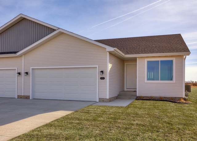 Property at 2721 13th St NE, Bondurant, IA 50035, 3 beds, 3 baths