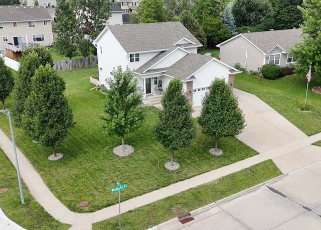 Property at 14623 Westbrook Dr, Urbandale, IA 50323, 4 beds, 2.5 baths