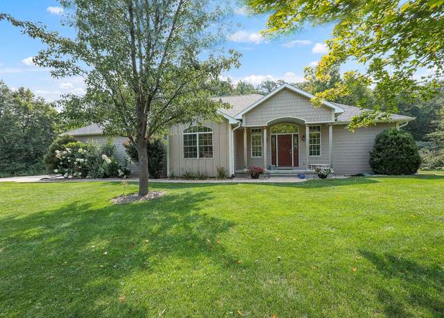 Property at 160 Skyline Dr, Knoxville, IA 50138, 3 beds, 3 baths