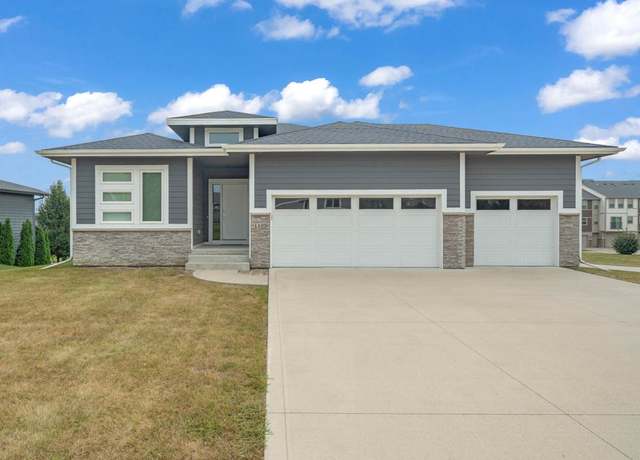 Property at 1105 89th St, West Des Moines, IA 50266, 3 beds, 2 baths