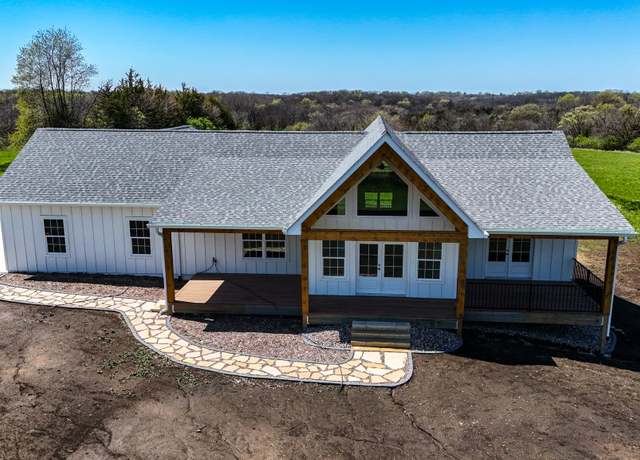 Property at 15420 140th Ave, Indianola, IA 50125, 4 beds, 3 baths