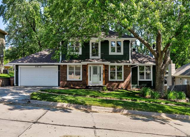 Property at 9873 Colby Ave, Clive, IA 50325, 4 beds, 3.5 baths