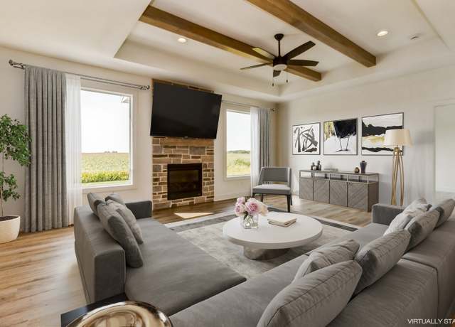 Property at 4650 180th St, Urbandale, IA 50111, 4 beds, 3 baths