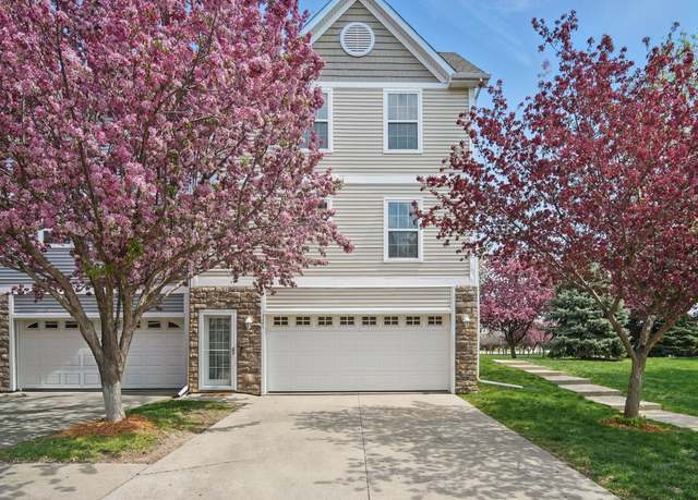 Property at 321 NE Kingwood Dr, Waukee, IA 50263, 2 beds, 2 baths